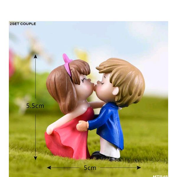 Cute Kissing Couple MiniatureMTR48